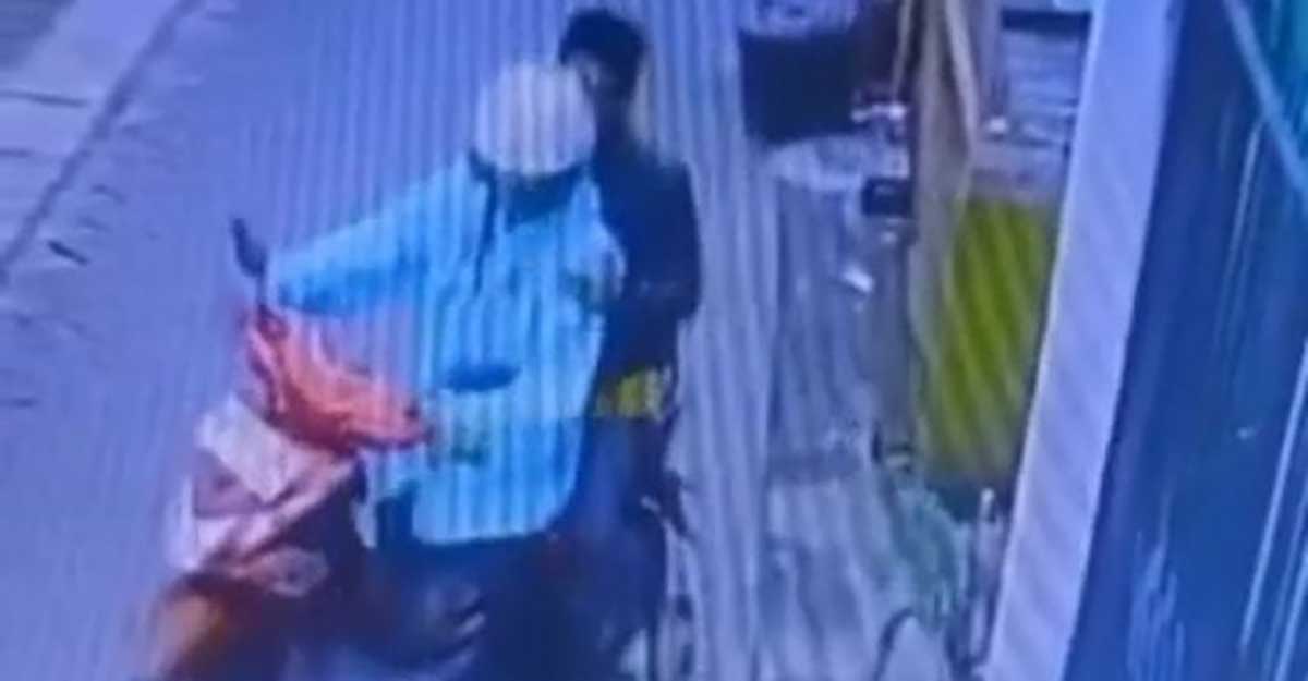 Rekaman CCTV pencuri di kawasan Bebekan Selatan, Kelurahan Bebekan, Kecamatan Taman, Sidoarjo.