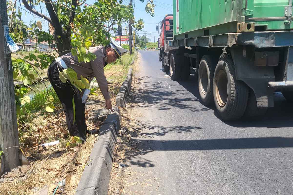 Lokasi kecelakaan di di Jalan Raya Sarirogo, Kecamatan Sidoarjo Kota, Kabupaten Sidoarjo, yang menewaskan pengendara motor, Rabu (27/9/2023).