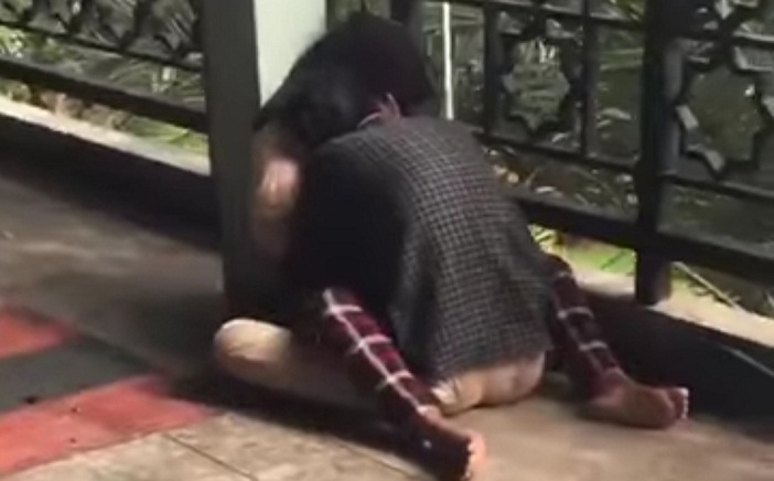 Potongan video sejoli lakukan perbuatan cabul di bangunan Alun-Alun Gresik yang viral. Foto: SYUHUD/ BANGSAONLINE