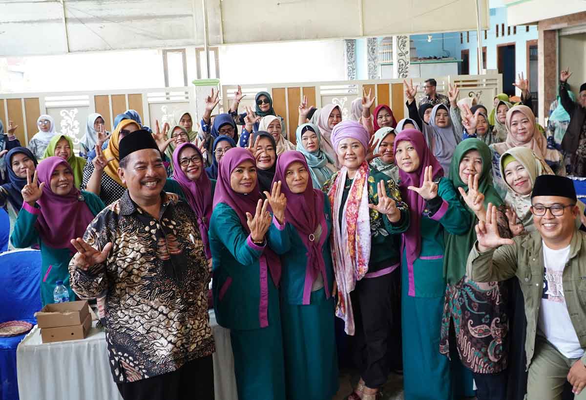  Luluk Nur Hamidah saat menyapa warga di Gresik. Foto: Ist