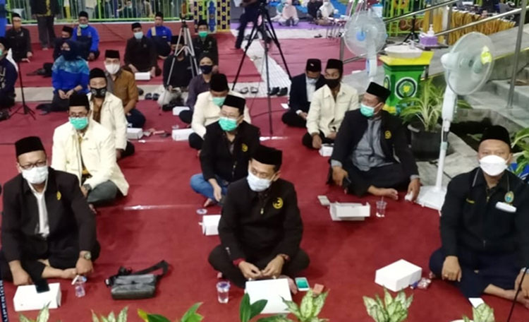 Warga Thoriqoh Shiddiqiyyah saat pengajian. (foto: ist)
