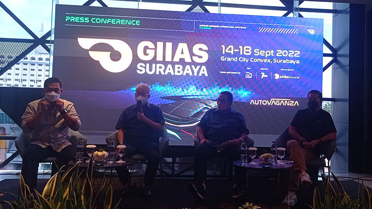 Kegiatan saat press conference GIIAS Surabaya. Foto : Ist.