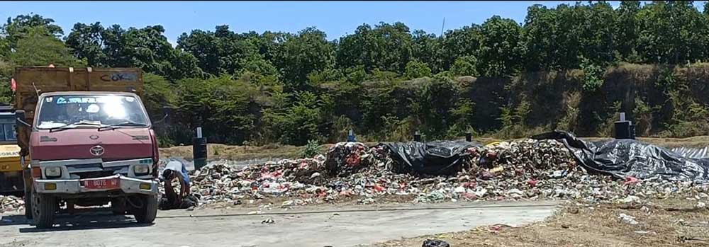 Tumpukan sampah di tempat pembuangan akhir (TPA) Desa Wonokerto, Kecamatan Sukorejo, Kabupaten Pasuruan 
