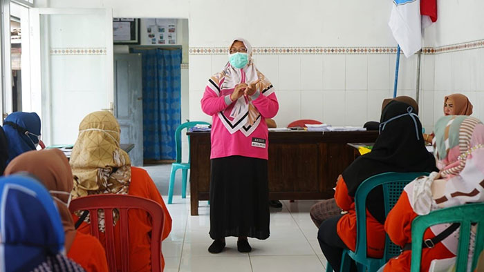 Kader kesehatan Kelurahan Burengan, Kecamatan Pesantren, Kota Kediri, Rini Dyah Wahyuni. Foto: Ist