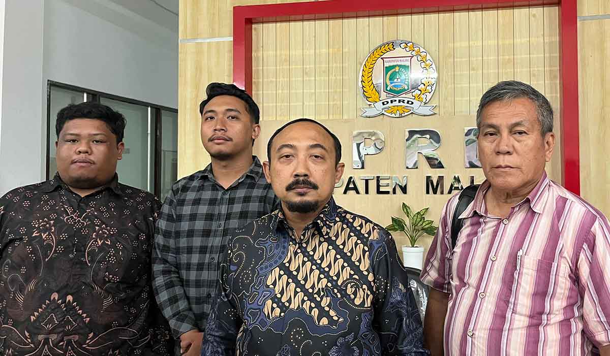 Kuasa hukum Yayasan Wikarta Mandala, KRA Dwi Indrotito Cahyono, saat memberi keterangan ke awak media.