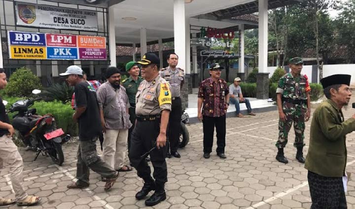 Ratusan Warga Suco Geruduk Kantor Desa, Tuntut Pilkades Berjalan Adil