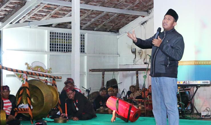Wabup Sumenep Achmad Fauzi saat menghadiri pagelaran seni dan budaya di Kalianget Timur.