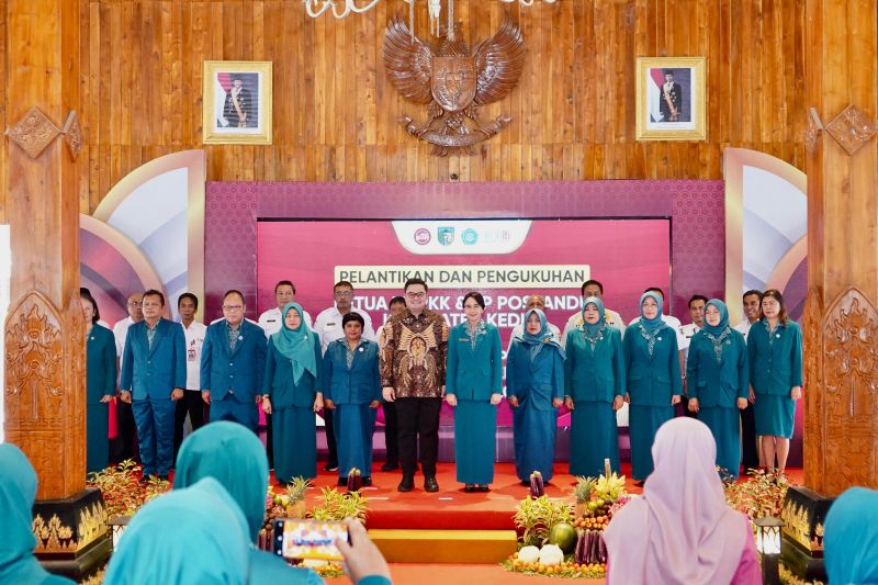 Bupati Dhito Sampaikan 3 Pesan Penting Bagi Pengurus dan Kader PKK yang Baru Dilantik