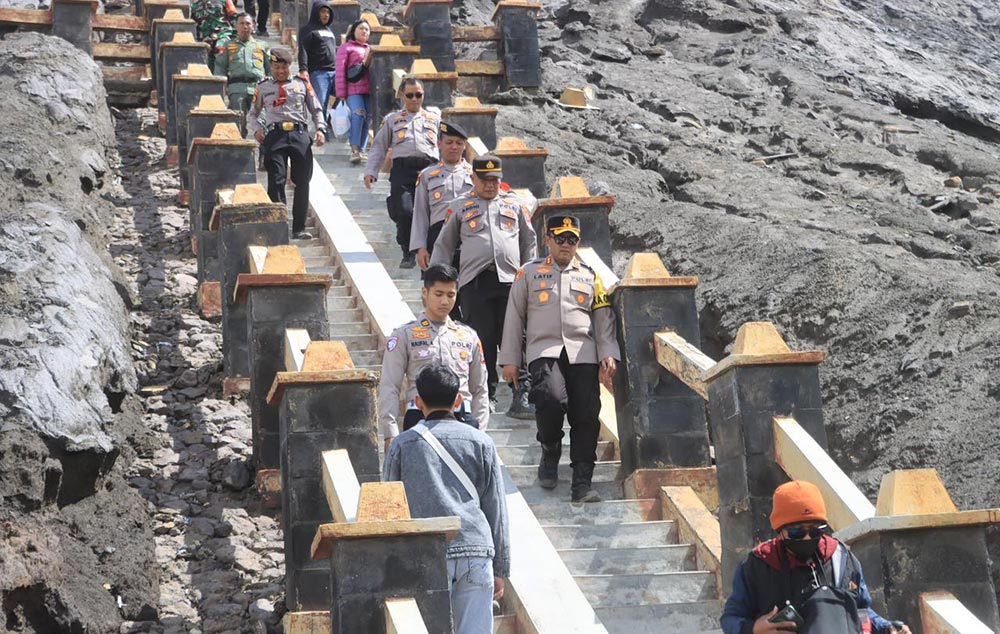 Kapolres Probolinggo, AKBP M. Wahyudin Latif, saat meninjau obyek wisata Gunung Bromo.