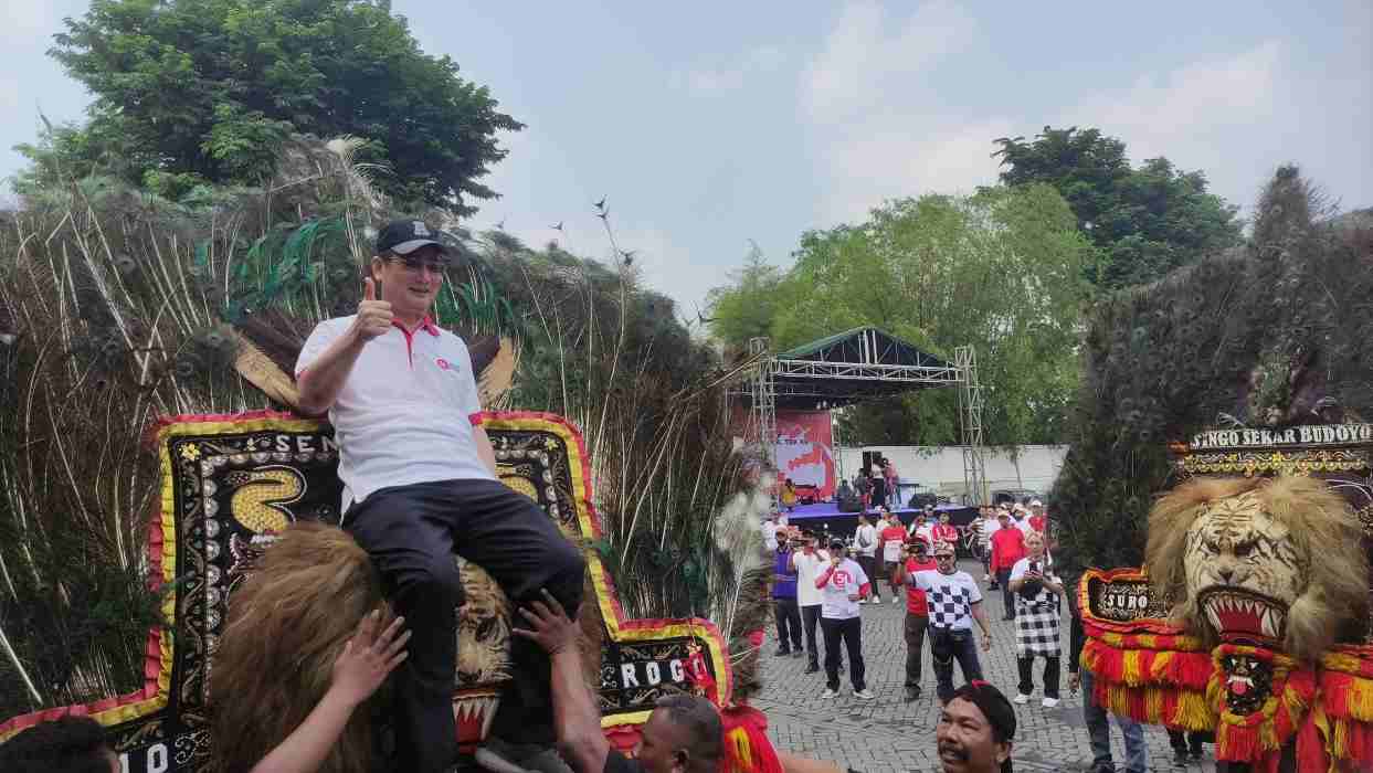 Meriah, Arak-arakan Punakawan Tutup HUT ke-51 Tjiwi Kimia