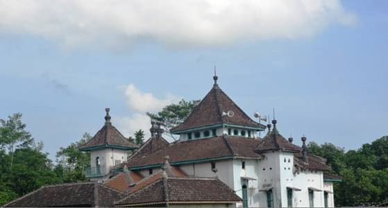 ?

Masjid Baitur Rahman, mula berdiri, tak bernama. Foto:imron/BANGSAONLINE