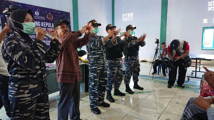 Prajurit KRI Sampari-628 Peduli Covid-19 di Pulau Maringkik
