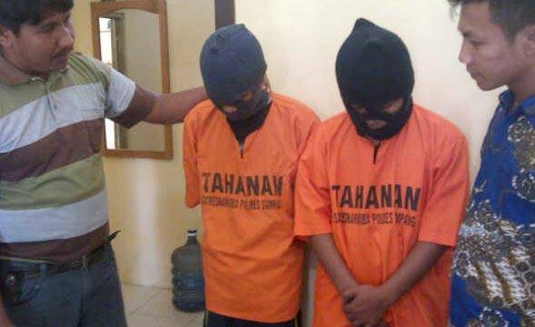 Asyik Sedot Sabu, Dua Warga Sampang Diciduk Polisi