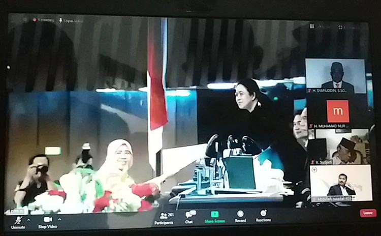 Siti Mukarromah, S.Ag., M.A.P., Juru Bicara FPKB DPR RI saat menyerahkan berkas pandangan Fraksi PKB DPR RI kepada Ketua DPR RI, Senin (15/6/2020).