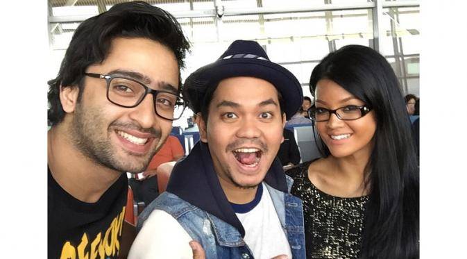 Shaheer Sheikh selfie bersama Indra Bekti dan Farah Quinn. foto via liputan6.com