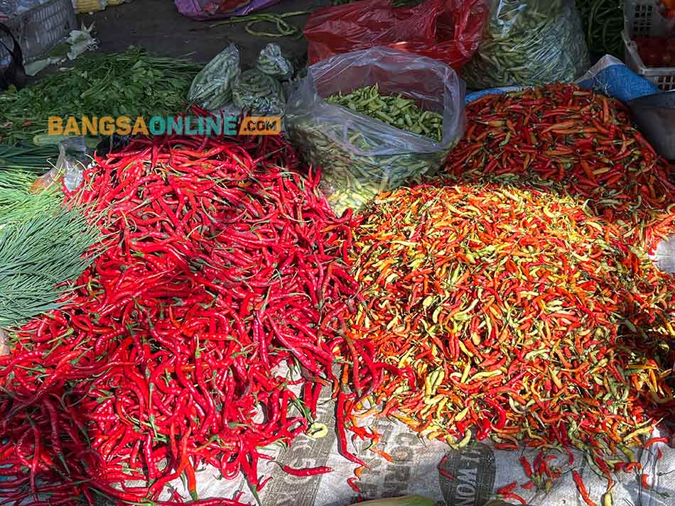 Harga cabai keriting di Yogyakarta hari ini alami lonjakan drastis. Foto: Sulthon/Bangsaonline.