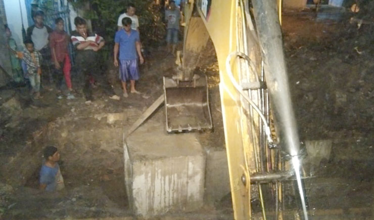 Pemasangan box culvert di Utara Pegadaian Bangil.