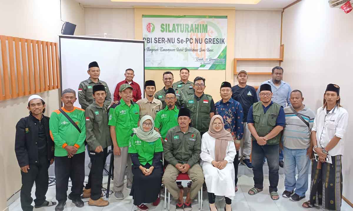 Pengurus PC LPBI SER NU Gresik bersama relawan NU se-Kabupaten Gresik saat menggelar silaturahmi. Foto: Ist