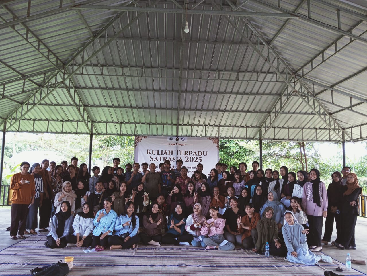 70 Mahasiswa Unikama Ikuti Kuliah Terpadu Empat Bidang Ilmu di Desa Jambuwer Malang