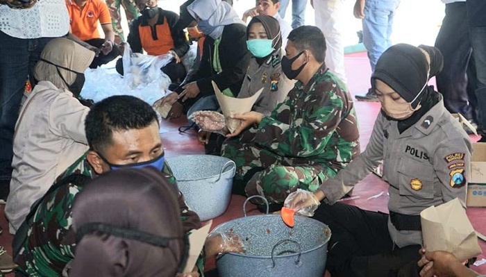 Posko Dapur Umum dan Apel Gabungan Tim Distribusi di GOR A. Yani Pangligur Sumenep.