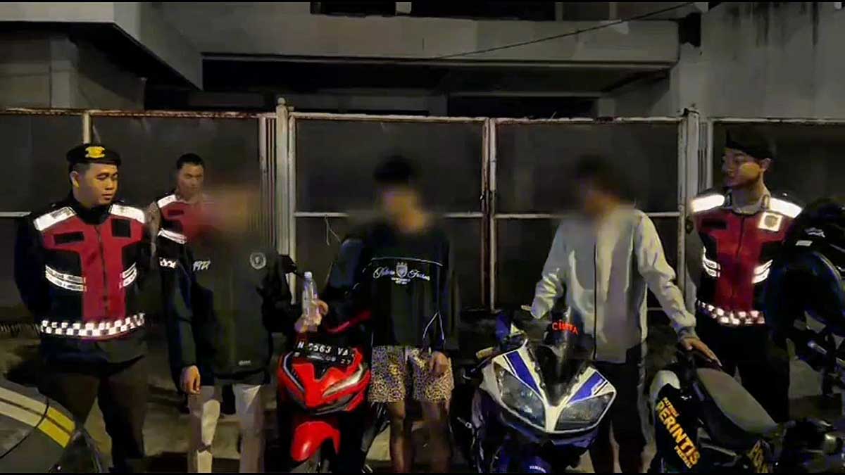 Ketiga pemuda yang diamankan petugas dari Polres Pasuruan Kota.