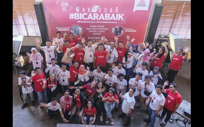 ?50 penggiat media sosial yang berasal di Makassar dan sekitarnya saat mengikuti acara pelatihan media sosial. 