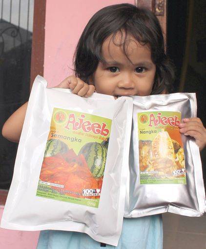 UKM Keripik buah mulai mengganti plastik pembungkus dengan menggunakan alumunium foil. 