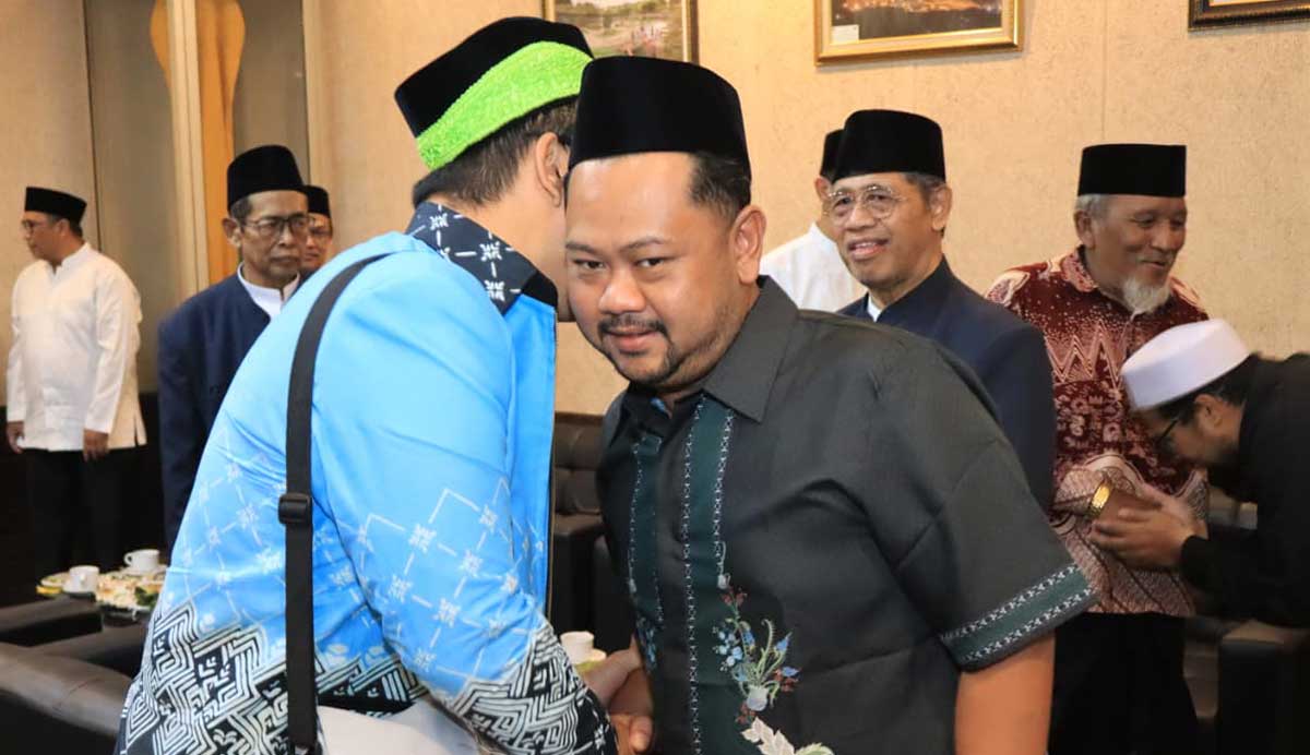 Wakil Bupati Gresik dan Istri Berangkat Haji Bersama 375 Jamaah Kloter 46