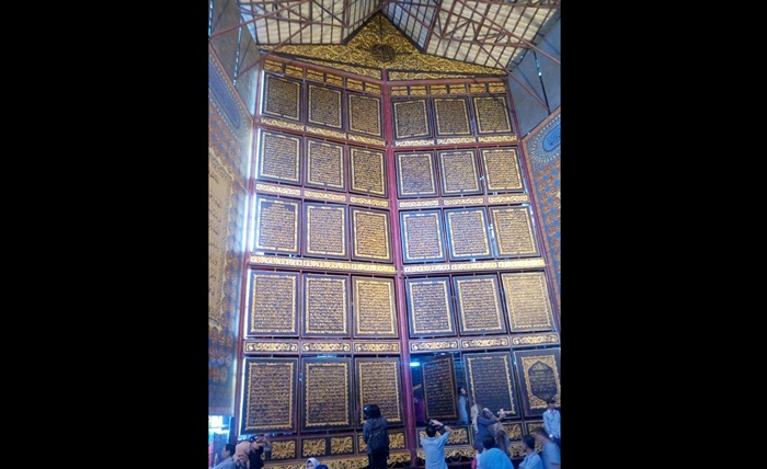 Bayt Al Quran Al Akbar sedang ramai dikunjungi para wisatawan. Foto: YUDI ARIANTO/BANGSAONLINE