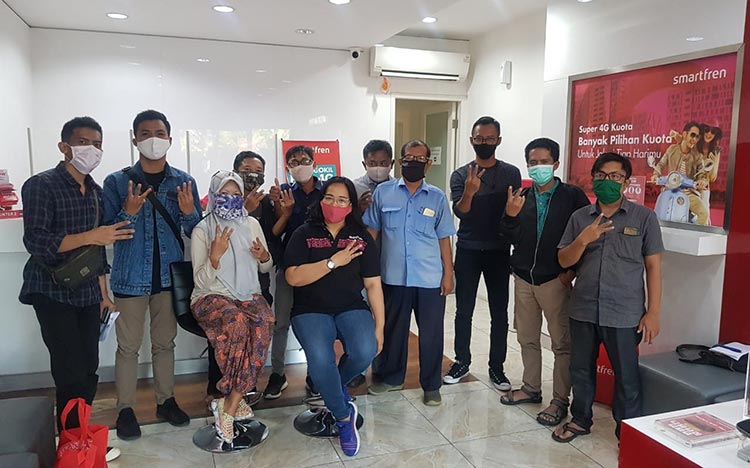 Saat halalbihalal Smartfren dengan beberapa awak media Pamekasan di Galeri Smartfren.