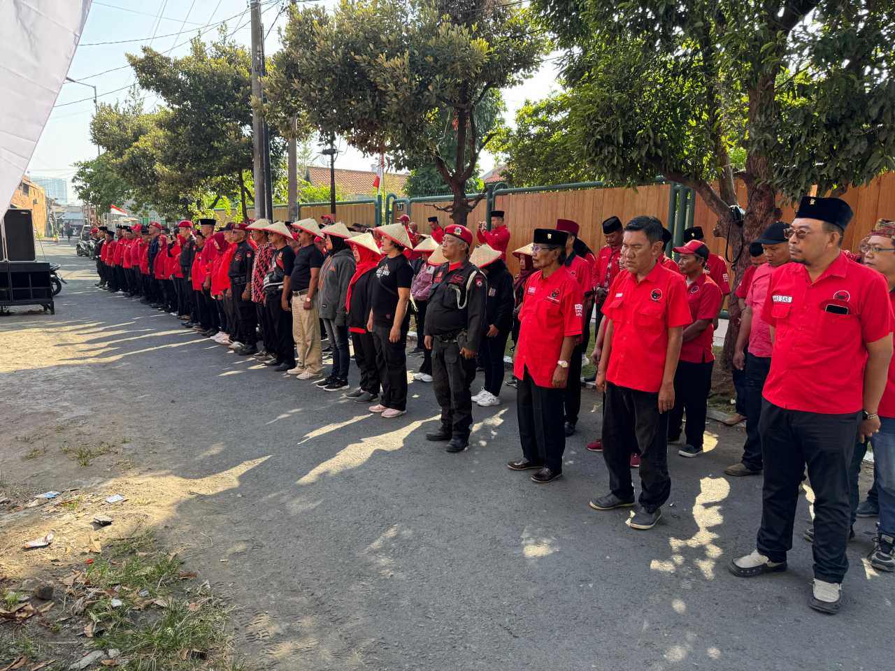 Suasana Upacara HUT ke-80 RI yang digelar DPC PDIP Sidoarjo, Minggu (17/8/2025). Foto: ist.