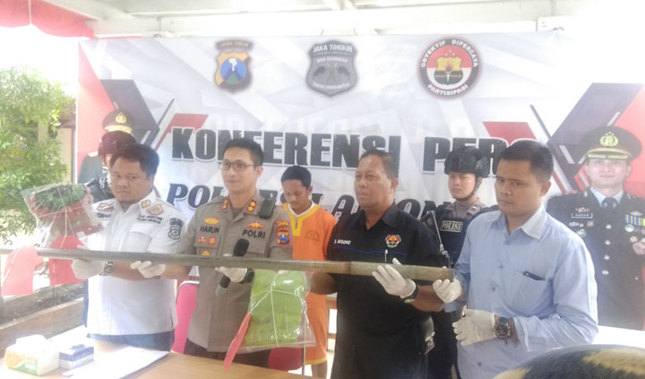 Pukul Siswanya Gunakan Tiang Badminton Hingga Berdarah, Seorang Guru di Lamongan Ditangkap Polisi