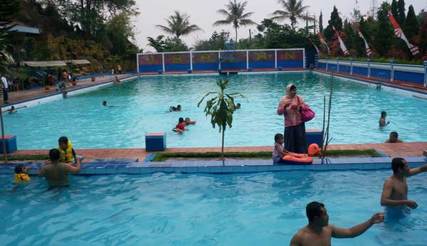 Wisata Ubalan, Pacet, Mojokerto. foto: triptrus