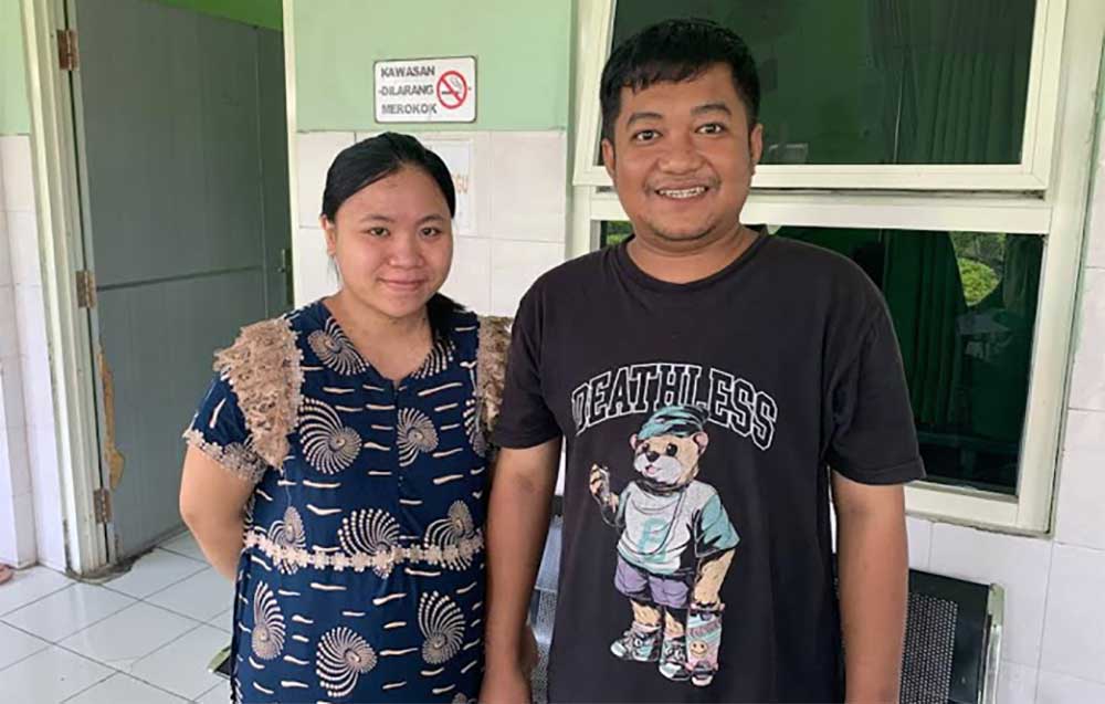 Vinta Yunita bersama suami. Foto: Ist.