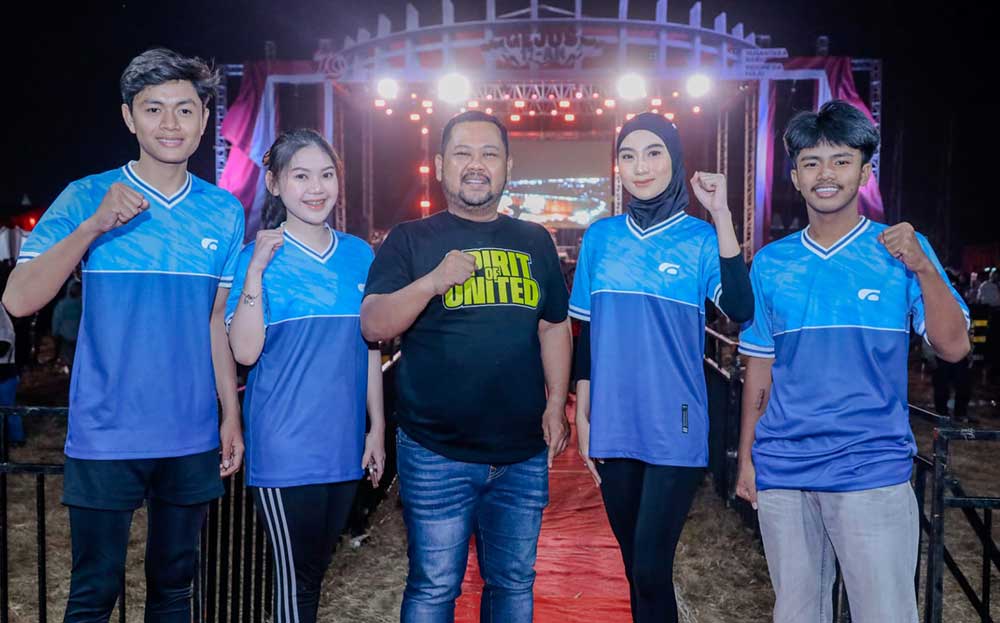 Bupati Fandi Akhmad Yani bersama para atlet usai soft opening Gejos Sport Center. Foto: Ist.