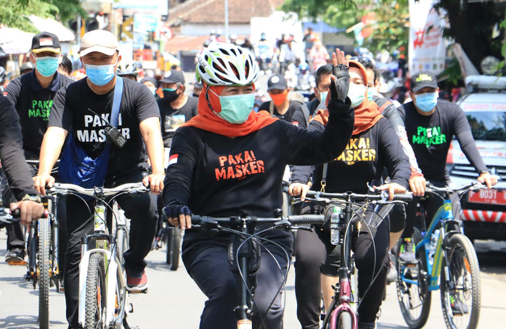 Gubernur Khofifah dalam sebuah kesempatan gowes, beberapa waktu lalu. 