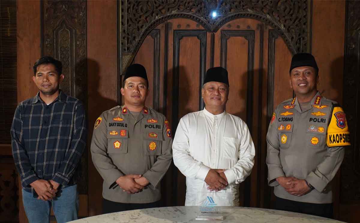 Kapolresta Sidoarjo, Kombes Pol Christian Tobing, saat berkunjung ke Pondok Pesantren Modern Al Amanah Junwangi.