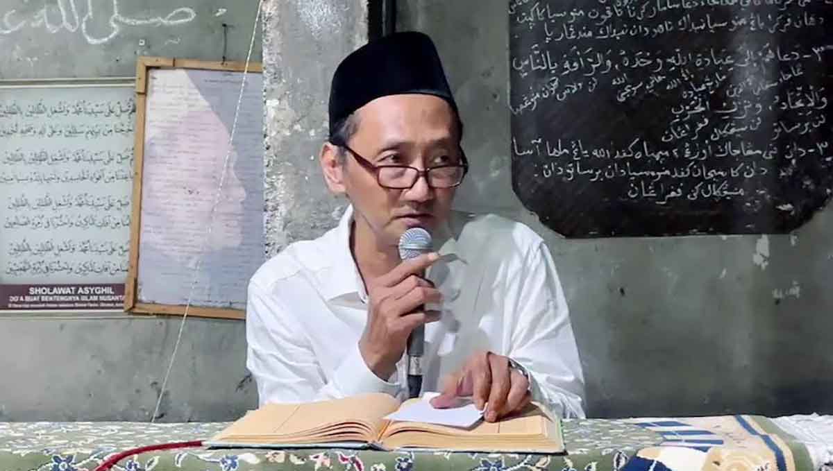 Kabid Kerohanian DPD Golkar Kabupaten Pasuruan, K.H. Nasih Nizar.