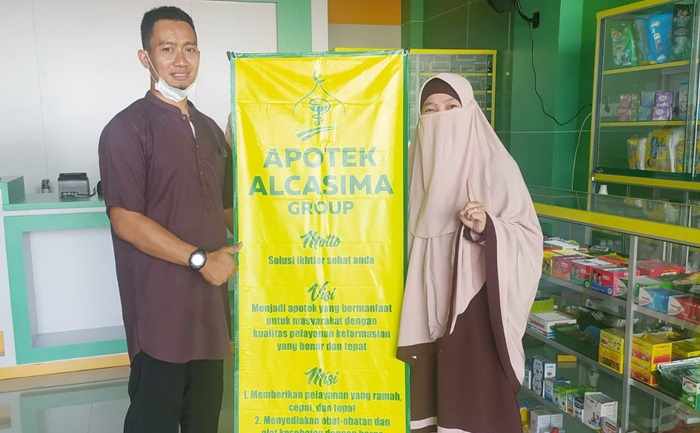 Firdaus, Owner Apotek Alcasima Grup.