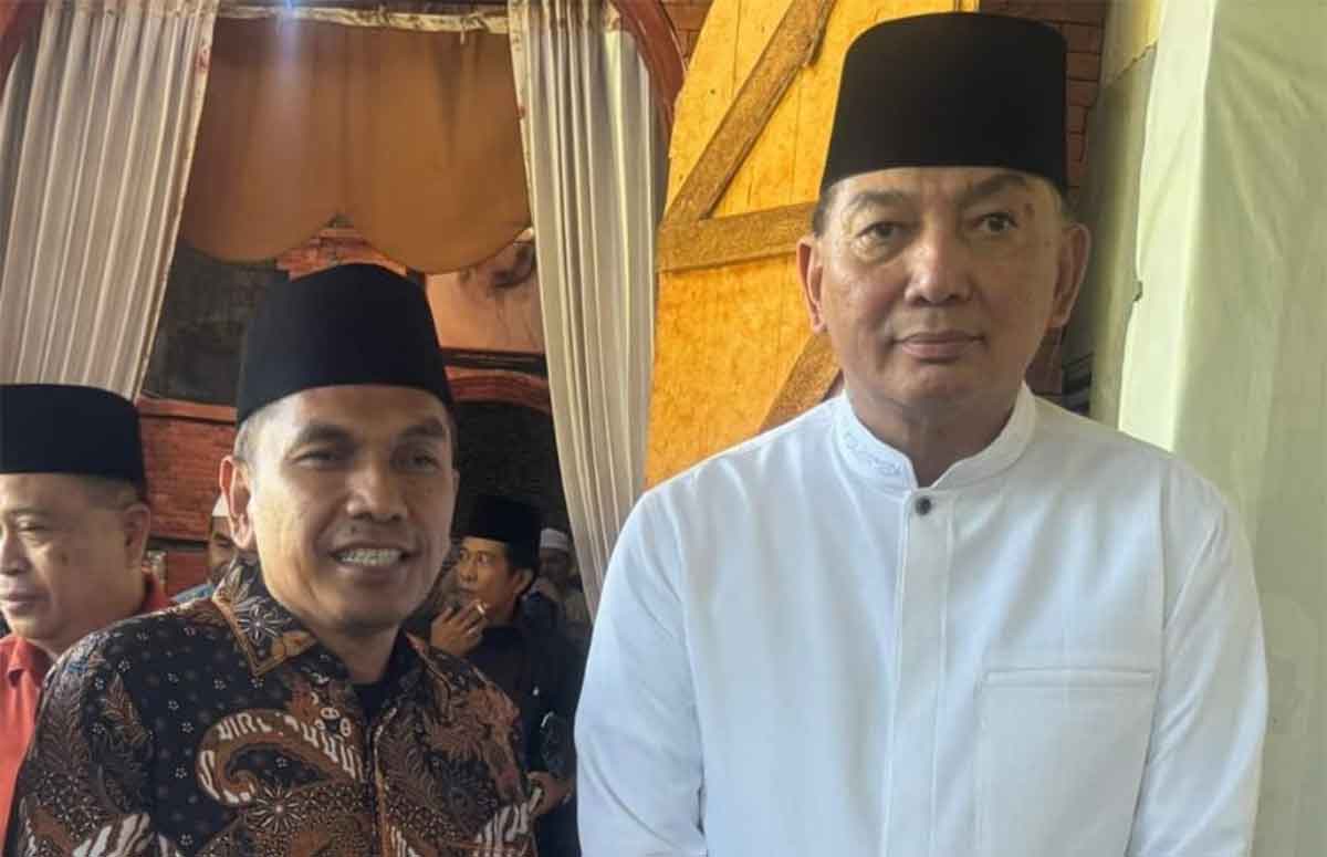 Ketua Umum Ikatan Pemuda Kediri, Tomi Ari Wibowo (kiri) saat bersama Jend TNI (Purn) Safrie Samsudin. Foto: Ist
