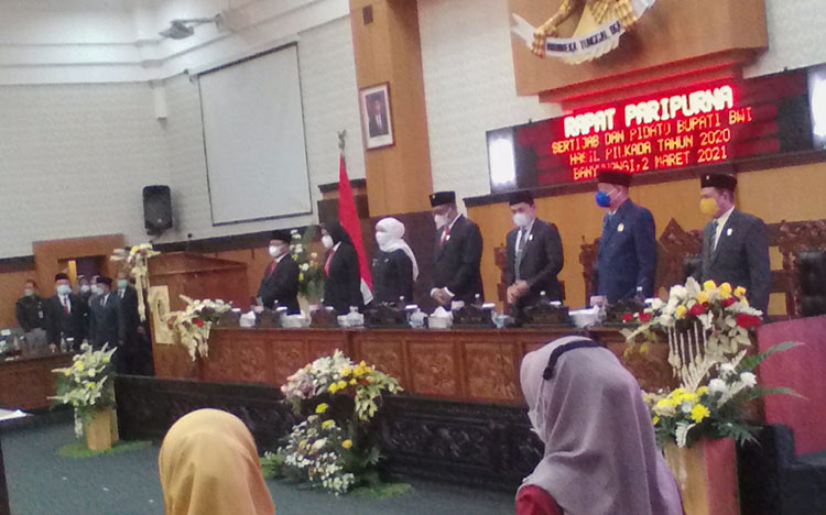 Suasana Rapat Paripurna DPRD Banyuwangi yang dihadiri Gubernur Jawa Timur. (foto: ist)