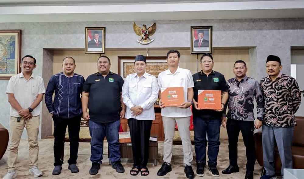 Tampak Tengah Mas Rusdi (Bupati), Mas Gaung (Anggota DPRD), Suryono Pane (TP3D), Hebil Zakaria (Asisten Manager Persekabpas), Rohani Siswanto (TP3D) dan lainya.