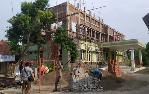 Progres Minus 32 Persen, Pembangunan Kantor Kecamatan Kraton Diduga Pakai Material Bekas Bongkaran
