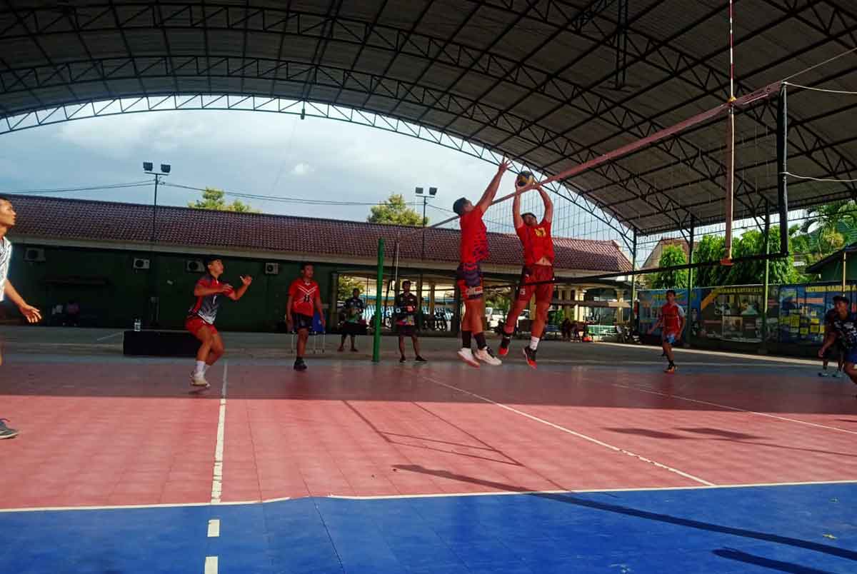 Tim Bola Voli putra Kabupaten Kediri saat berlatih. Foto: Ist