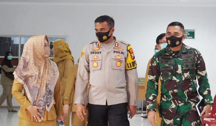 Wali Kota Ita didampingi Kapolres Mojokerto Kota AKBP Deddy Supriadi serta Dandim 0815/Mojokerto Letkol Inf Dwi Mawan Sutanto.