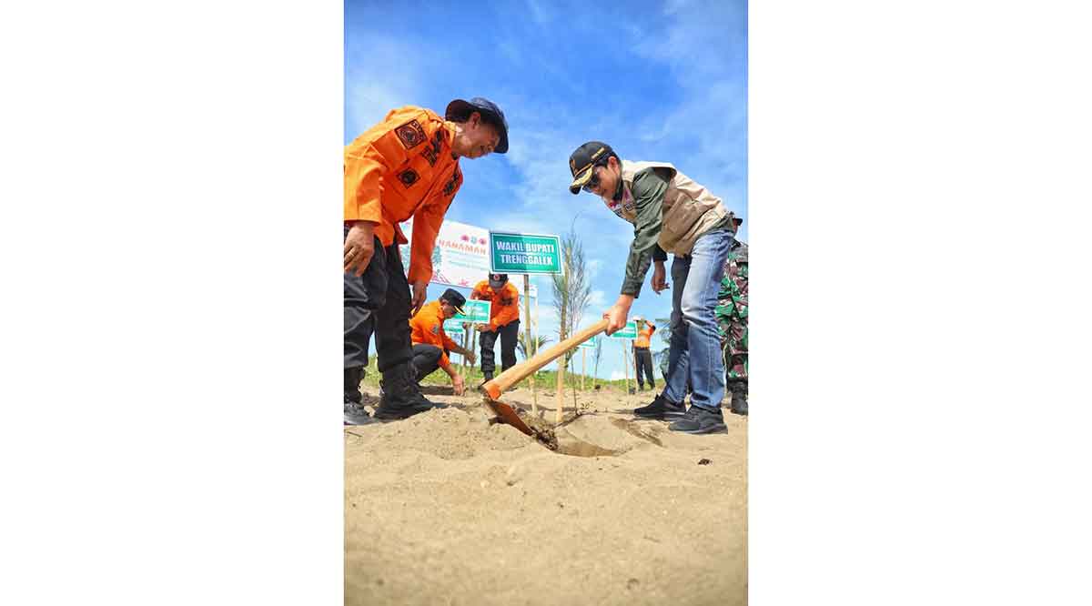 Wakil Bupati Trenggalek, Syah Muhammad Natanegara, saat memperingati Hari Kesiapsiagaan Bencana 2025.