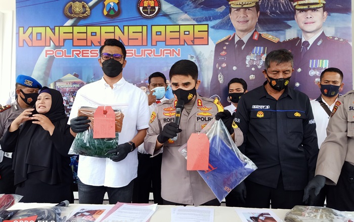 Kapolres Pasuruan AKBP Rofiq Ripto Himawan saat merilis tersangkat pelaku pembacokan di halaman Mapolres Pasuruan.
