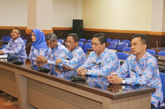 Para peserta seleksi yang akan mengisi dua jabatan.