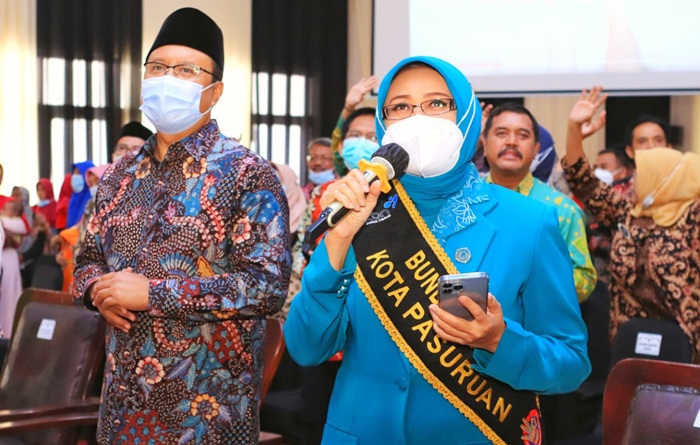 Wali Kota Pasuruan Saifullah Yusuf (Gus Ipul) bersama Ketua TP PKK Sekaligus Bunda Genre Kota Pasuruan Fatma Saifullah Yusuf. foto: ARDIANZAH/ BANGSAONLINE