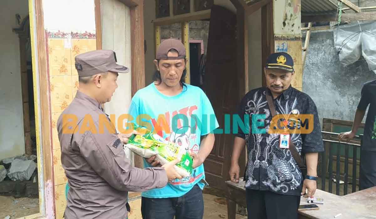 Tertimbun Longsor, Warga Desa Petungroto Dapat Bantuan dari Kejari Kabupaten Kediri